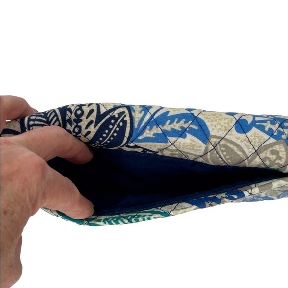 Vera Bradley Trimmed Wristlet/Wallet Santiago Blue/Green/Tan EUC - Picture 4 of 7